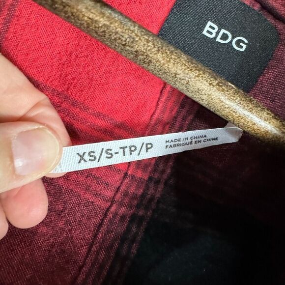 BDG Shacket Cardigan Womens‎ XS Red/Black Plaid Flannel Oversized Fit Open Front - Picture 5 of 11